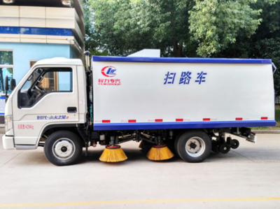 福田小型扫路车与多功能路面养护解决方案